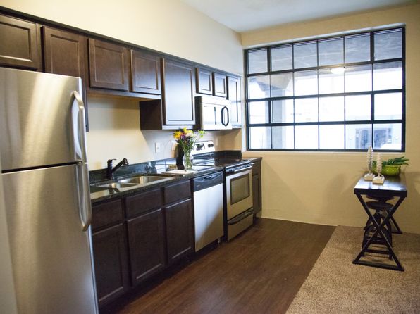 411 Brady St APT 303