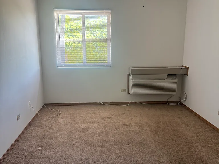 Grandvill Court Apts — Photo 9
