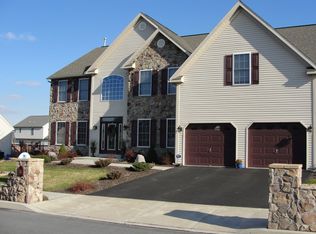 10 Brentwood Dr, Reading, PA 19608