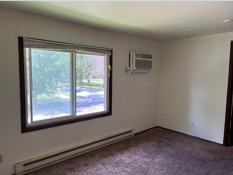 714 N Oak St #7 — Photo 3