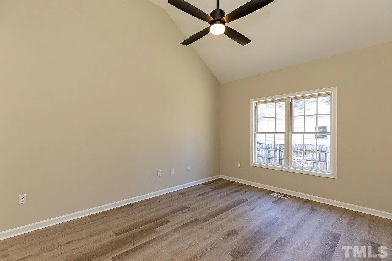3 bed, 1129 sqft, $2,500 — Photo 3