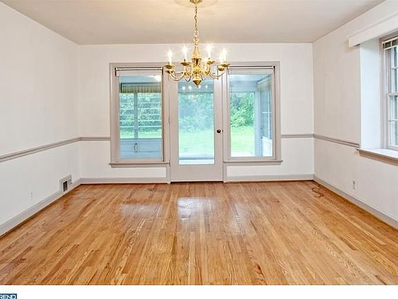 3rd image of 535 Montgomery School Ln