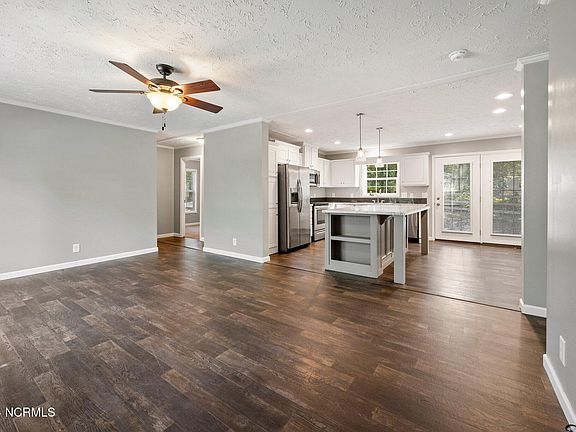 3rd image of 3394 Marina Drive SE