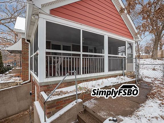 3rd image of 1225 20th Avenue Way