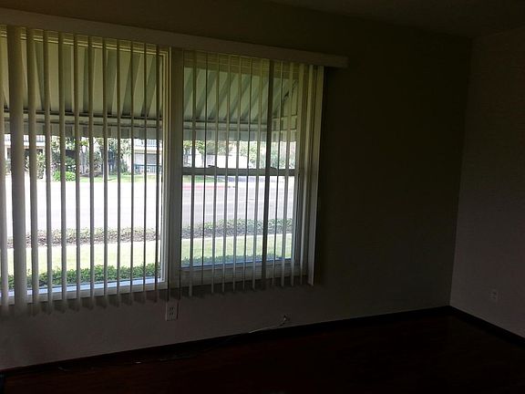 3rd image of 185 4th Ave