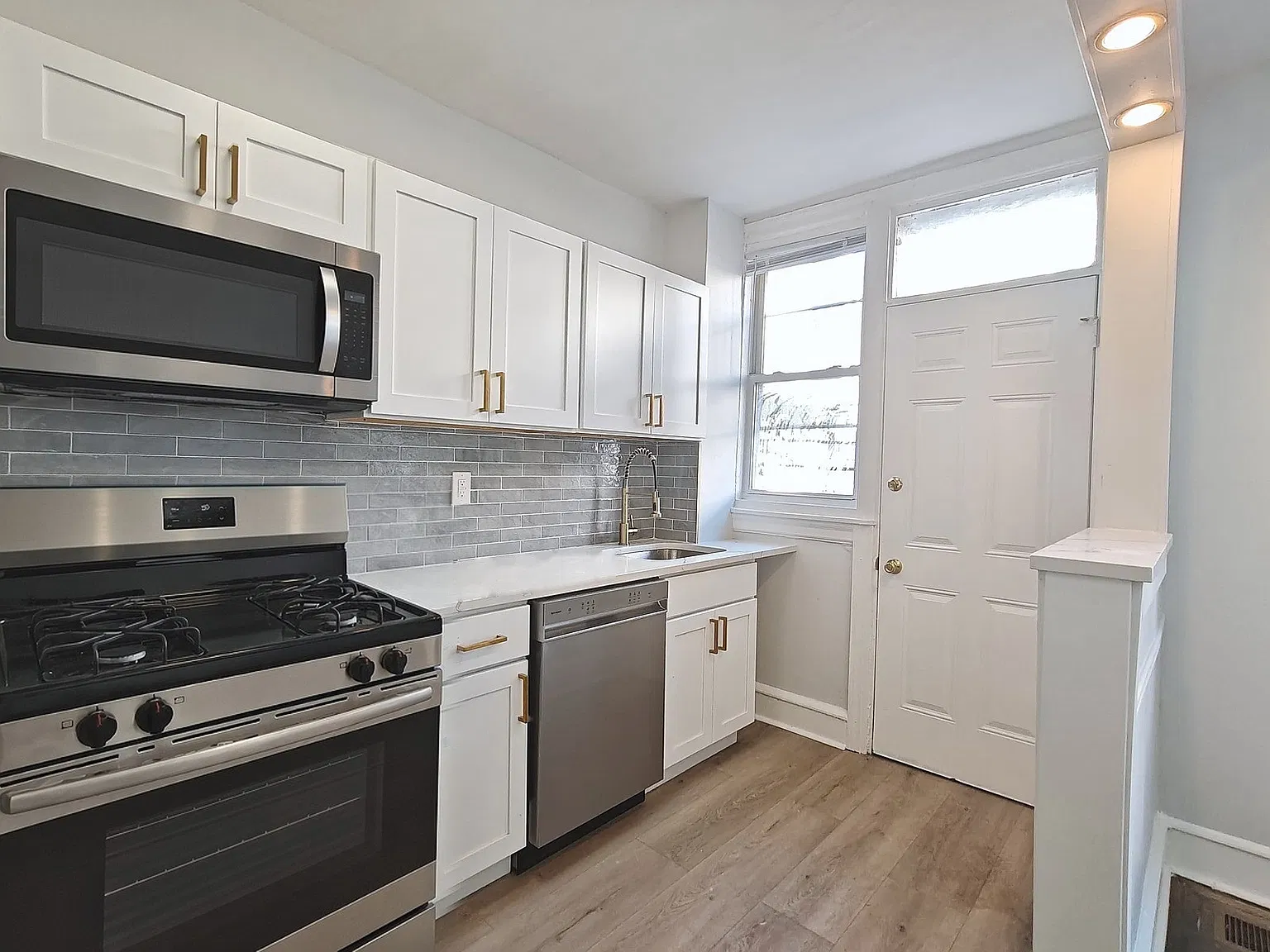 Gorgeous Home Available Now! — Photo 4