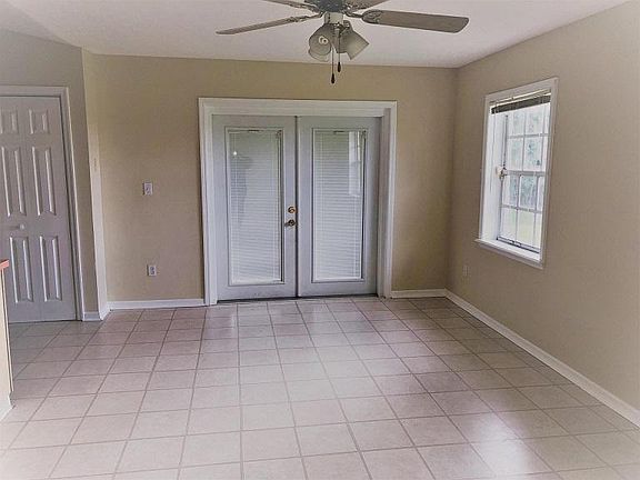 3rd image of 111 Sandalwood Dr