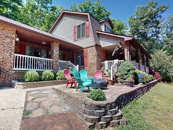 2nd image of 1055 Valley Ct