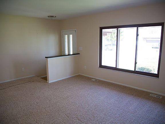 4th image of 534 Montana St
