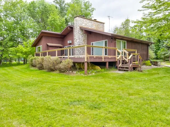 W5790 Point Ln, Crivitz, WI 54114