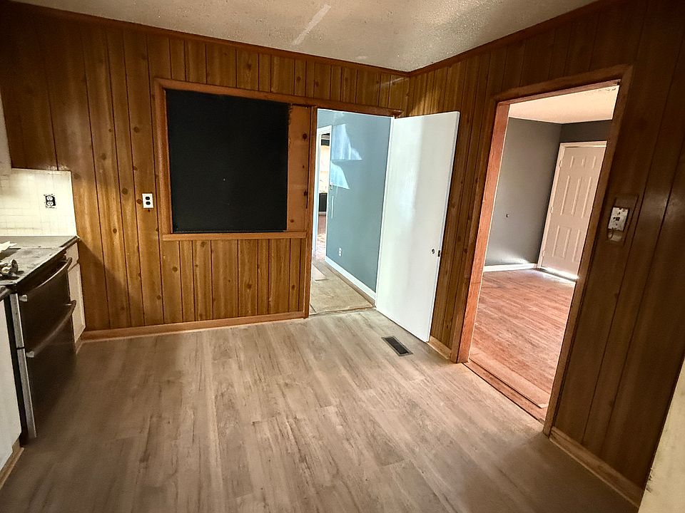 2nd image of 216 School St