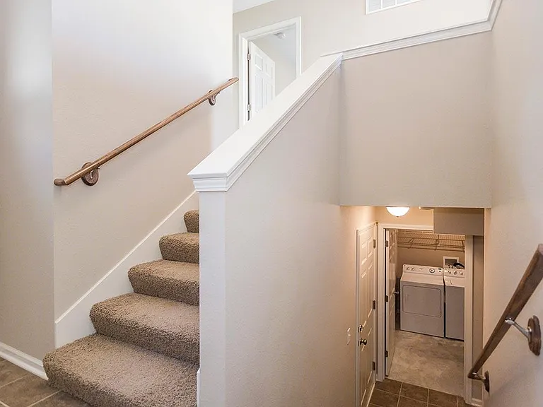Parkway Oaks Townhomes and Duplexes — Photo 56
