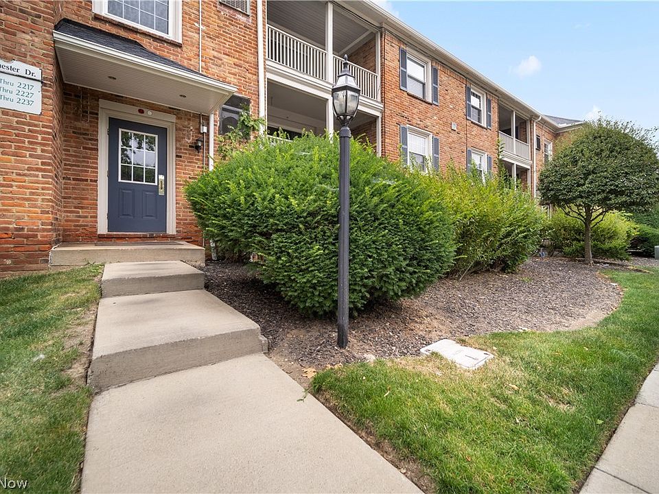 1st image of 2225 Glouchester Dr