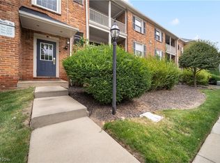 2225 Glouchester Dr, Lyndhurst, OH 44124