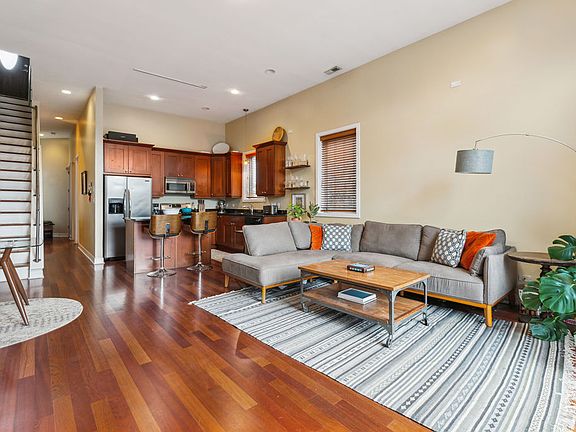 5th image of 831 N Marshfield Ave #3