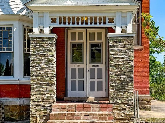 3rd image of 1129 Summit Pl
