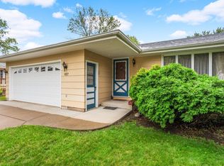 937 Swift St S, Shakopee, MN 55379