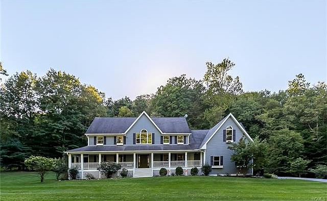 1st image of 9 Deerfield Ln