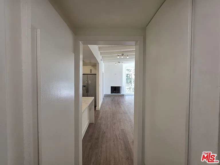 1635 S Beverly Glen Blvd #6 — Photo 47