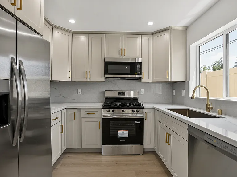 11506 Valjean Ave — Photo 4