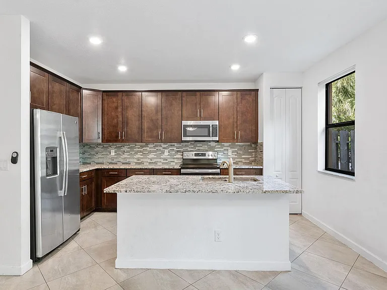 12756 Anthorne Ln S — Photo 33