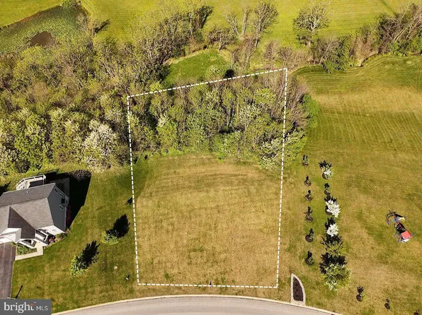 25 S Orchard View Dr, Hanover, PA 17331