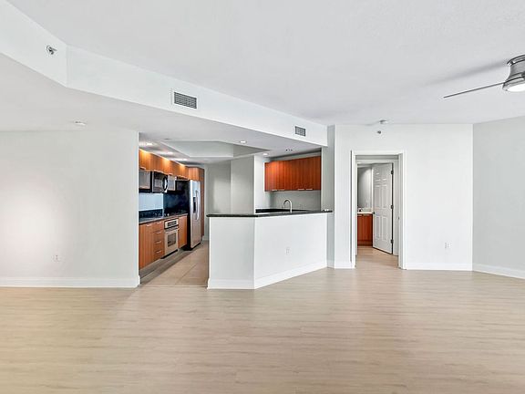 4th image of 231 Riverside Dr Unit 406