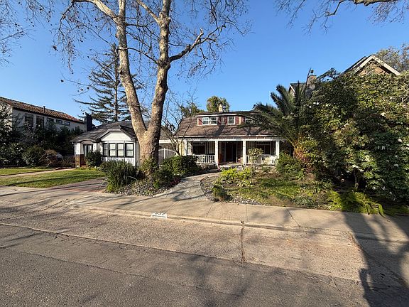 3rd image of 952 41st St