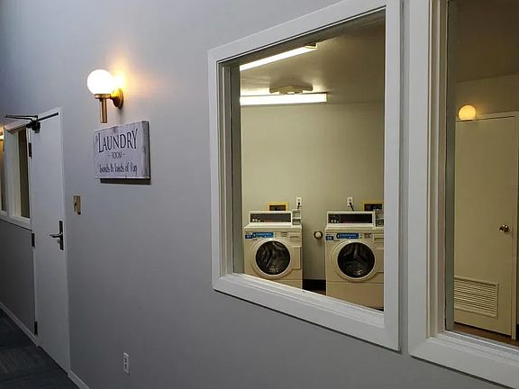 4th image of 3278 N Dousman St #105