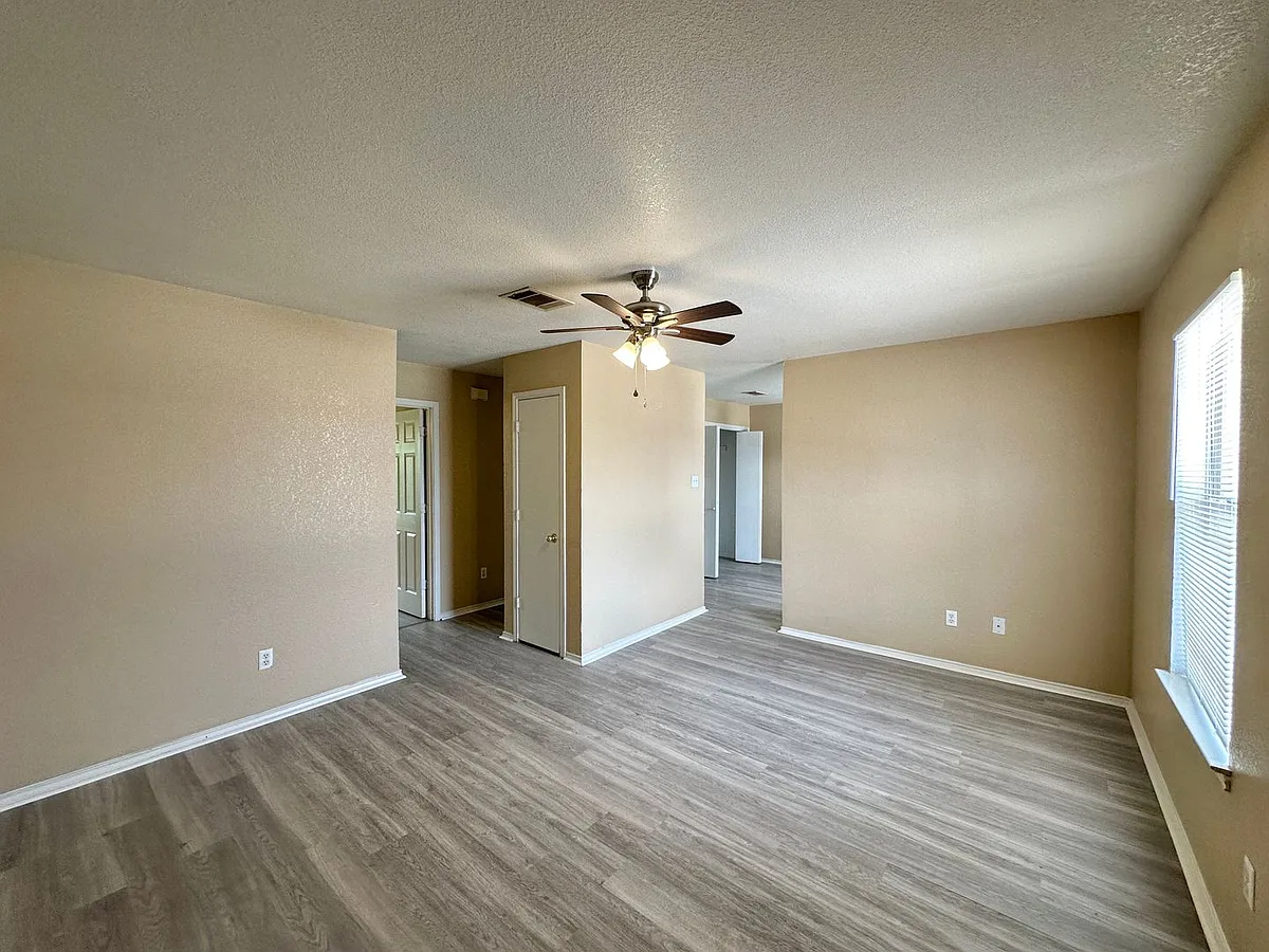 Building Photo - 1704 Spring Rose Cir