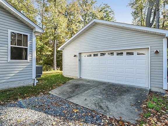 3rd image of 307 Piney Forest Dr