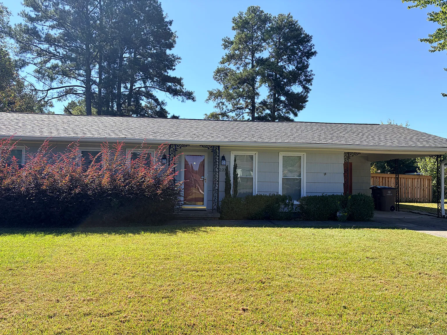 3 bed, 1.5 bath, $1,600 — Photo 1