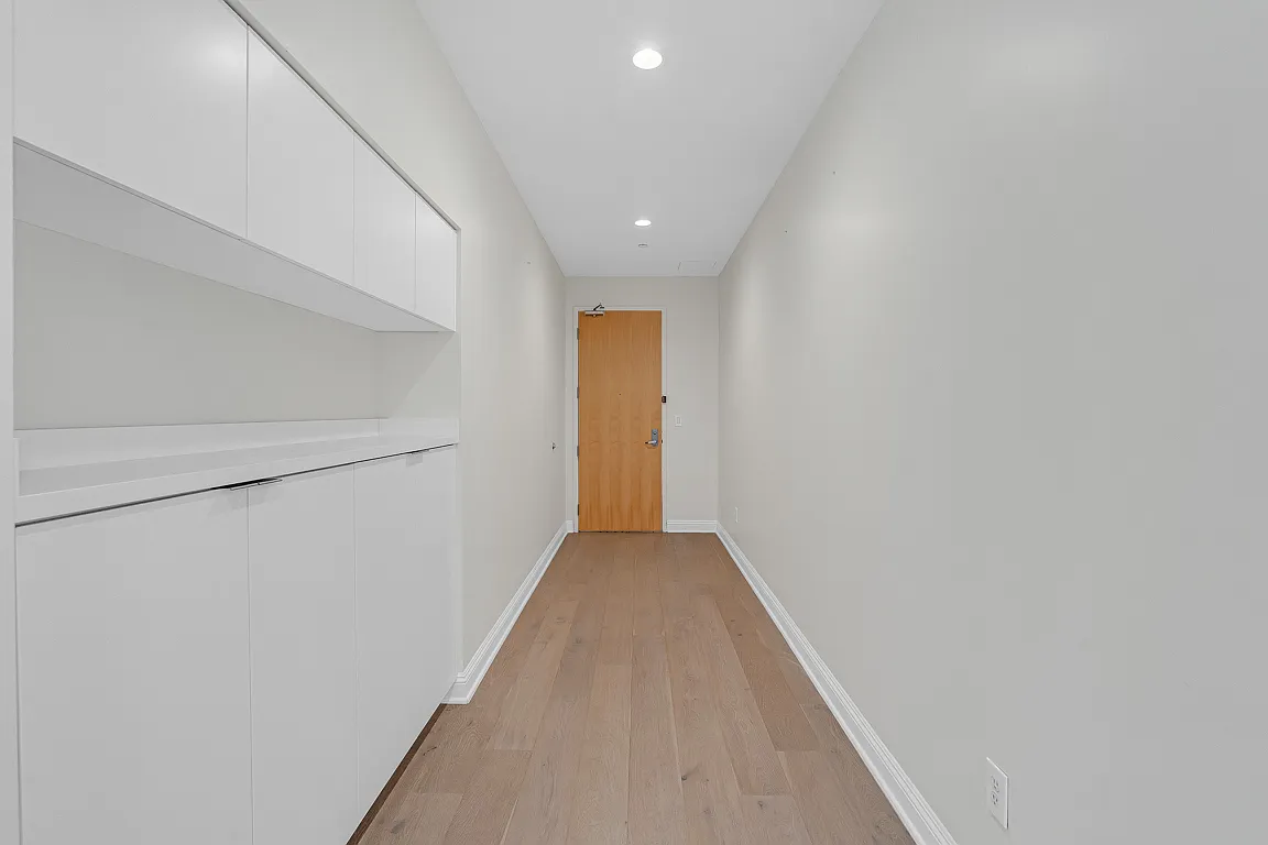 3 bed, 1930 sqft, $6,000 — Photo 3