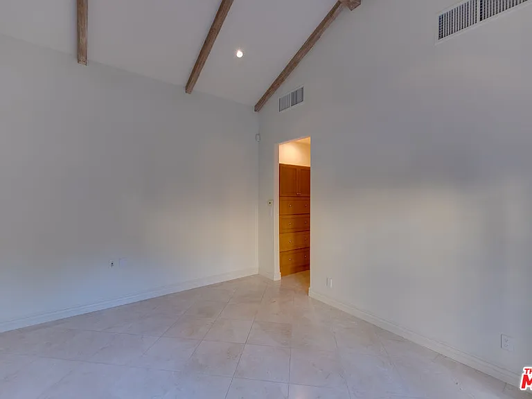 9530 Hidden Valley Rd — Photo 35