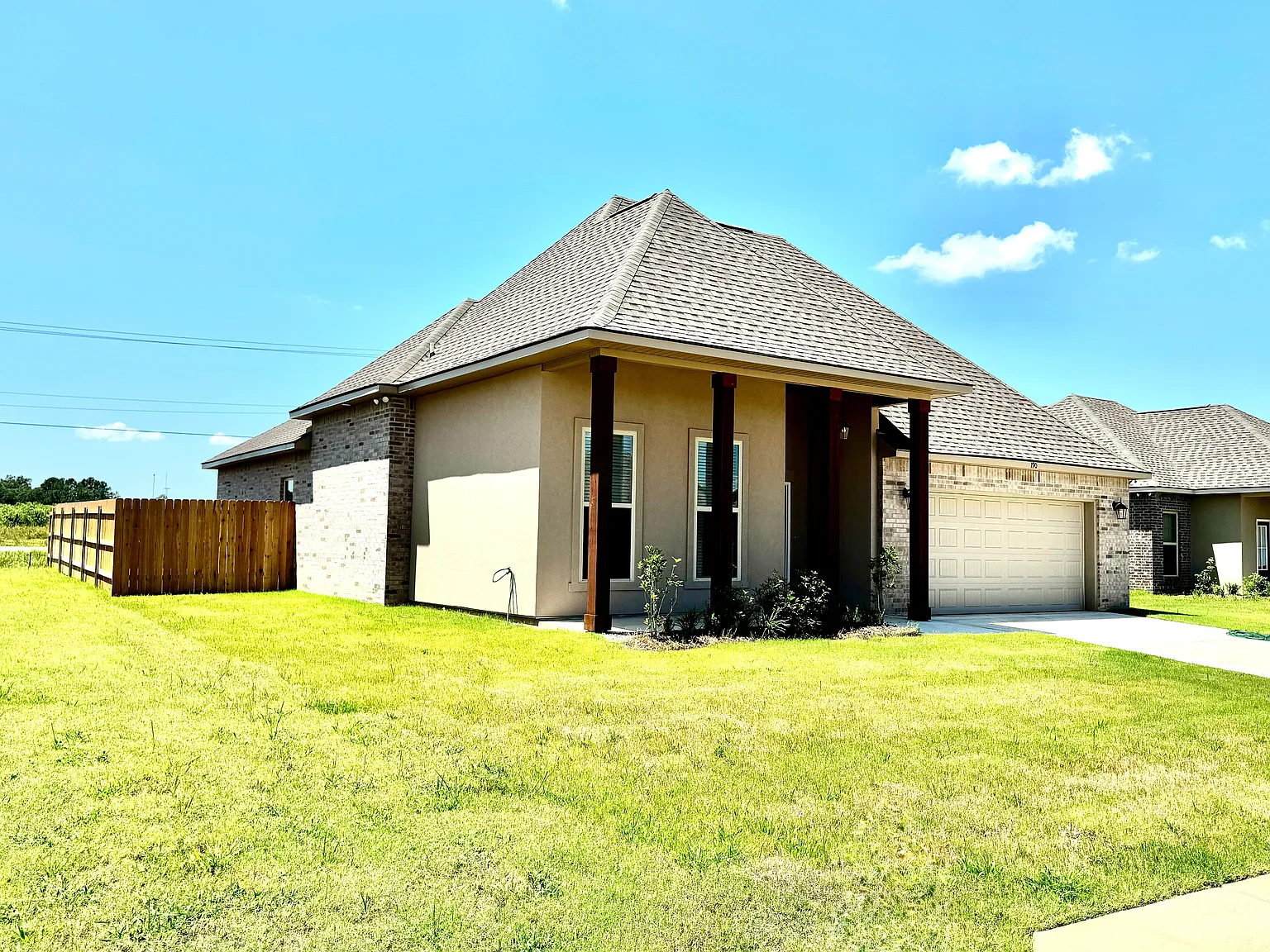 3 bed, 1867 sqft, $2,000 — Photo 2