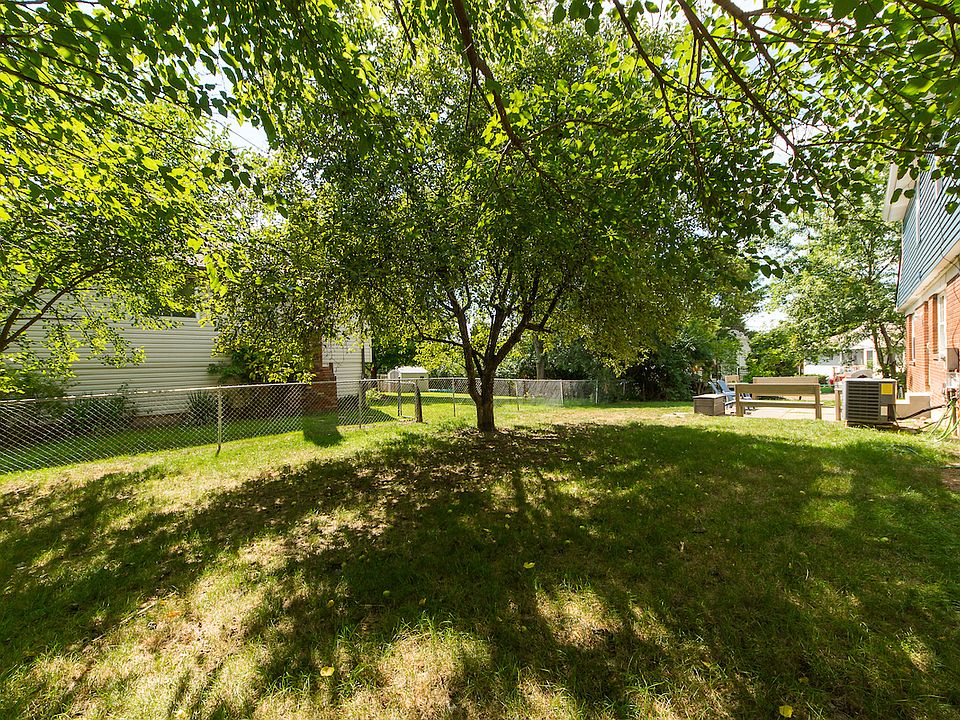 2nd image of 5695 Countrie Glen Dr