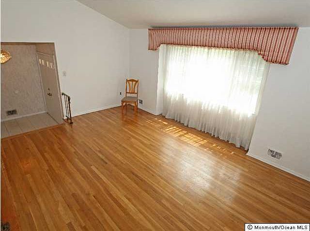 2nd image of 20 Ravine Road