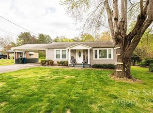 1814 8th Street Dr NE, Hickory, NC 28601