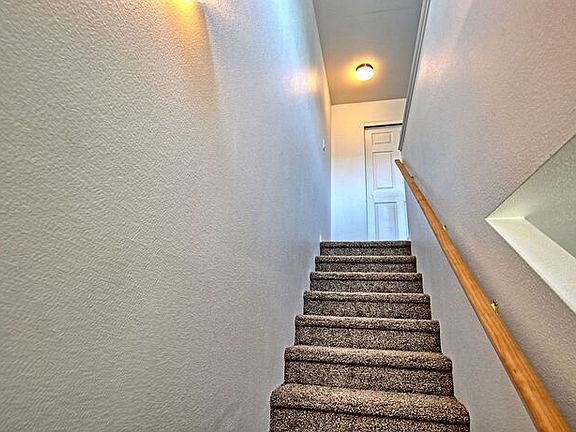 5th image of 554 Village Dr