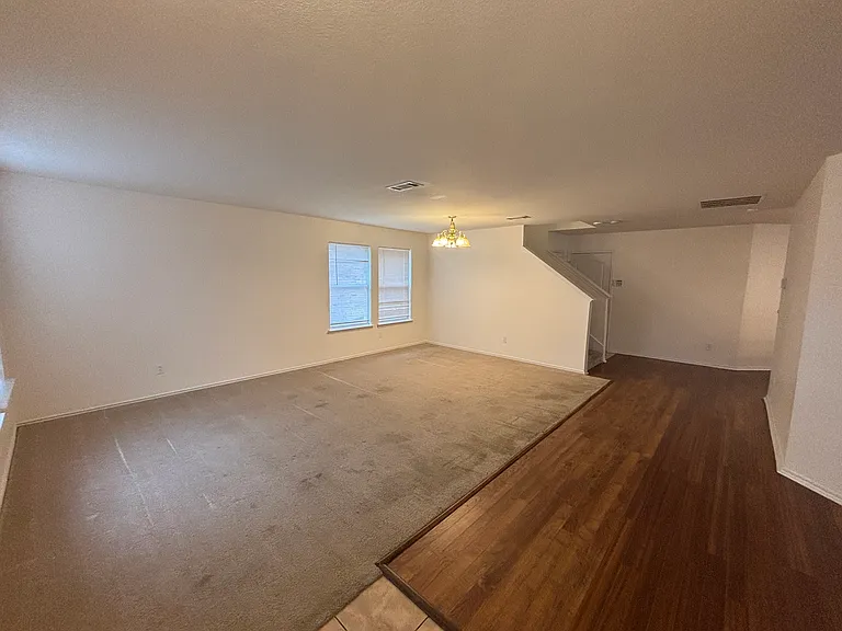 1327 Falcon Holw — Photo 8