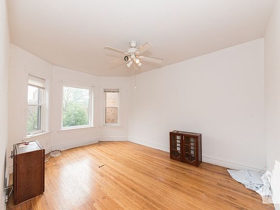 2nd image of 3818.1 N Sheffield Ave #1