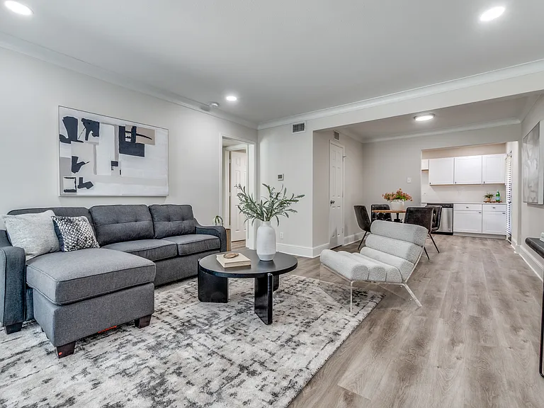 10211 Regal Oaks Dr #120 — Photo 2