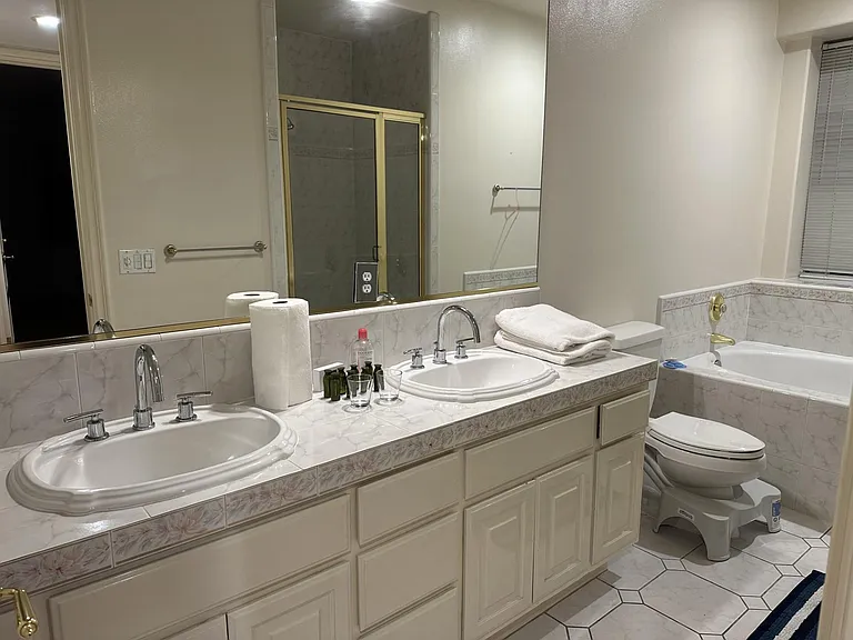 7 Bishop Ct — Photo 3