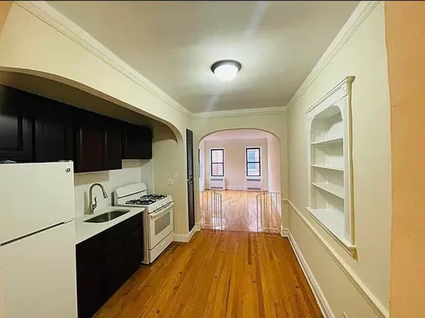 782 East 32nd Street image 1 of 5