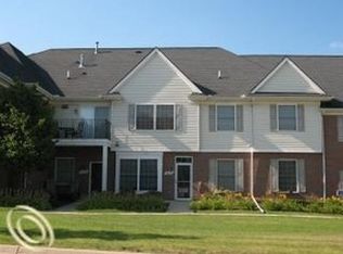 1113 Rial Lake Dr, Howell, MI 48843