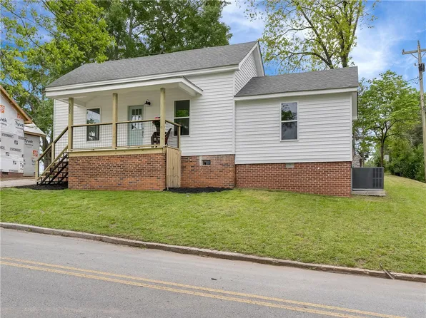 302 Verner St, Walhalla, SC 29691