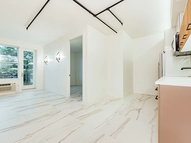 987 Willoughby Ave #3G — Photo 1