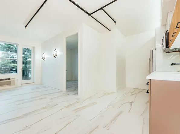 987 Willoughby Avenue image 1 of 1