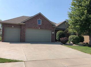8101 Hunters Ridge Rd, Lincoln, NE 68516