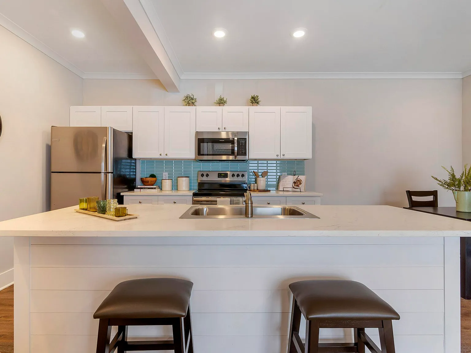 The Pointe Grand Apartment Homes — Photo 2